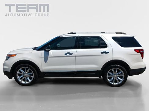 Used 2015 Ford Explorer XLT w/ Equipment Group 202A FWD image 4
