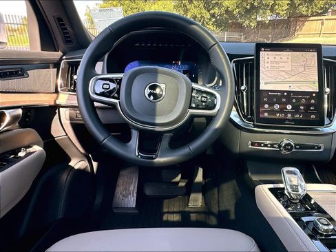 Used 2026 Volvo XC90 B6 Plus w/ Protection Package Premier AWD/4WD image 8