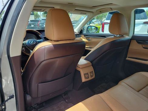 Used 2016 Lexus ES 350 w/ Luxury Package w/Wood Trim FWD image 26