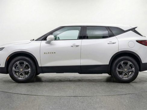 Used 2025 Chevrolet Blazer LT FWD image 5