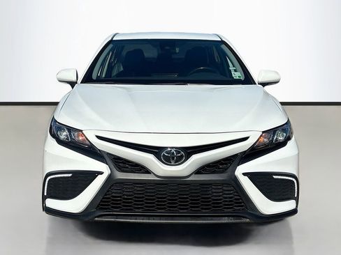 Used 2023 Toyota Camry SE image 2