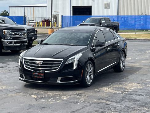 Used 2018 Cadillac XTS FWD image 3