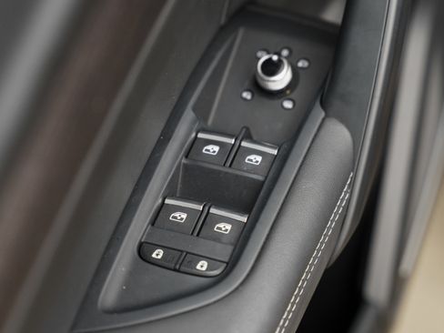 Used 2024 Audi Q5 e Premium Plus image 23