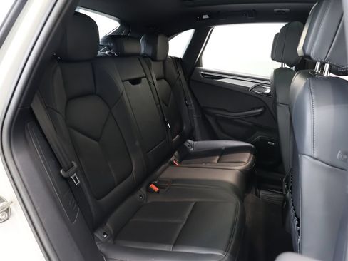 Used 2023 Porsche Macan AWD/4WD image 23