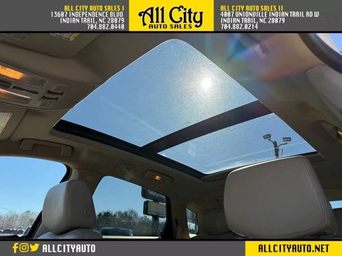 Used 2010 Cadillac SRX Premium image 28