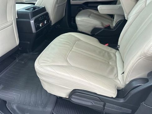 Used 2018 Ford Expedition Max Platinum RWD image 18