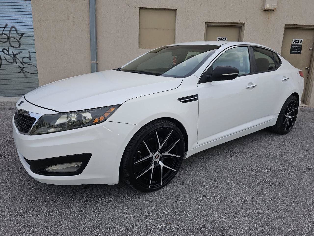 Used 2012 Kia Optima EX FWD image 4