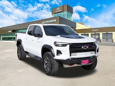 Used 2025 Chevrolet Colorado ZR2 w/ Technology Package image 3