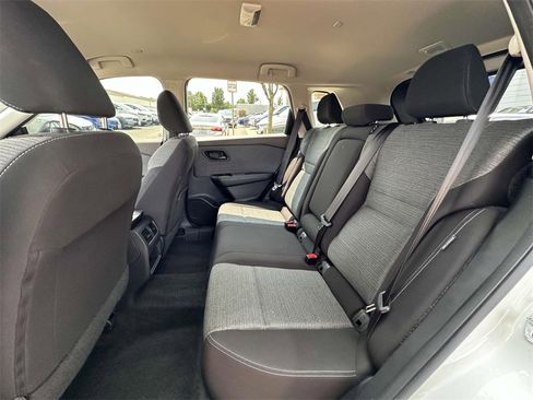 Used 2022 Nissan Rogue S image 23