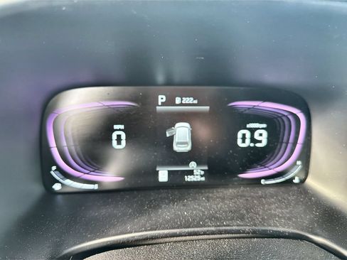 Used 2025 Kia Soul LX w/ LX Technology Package FWD image 17