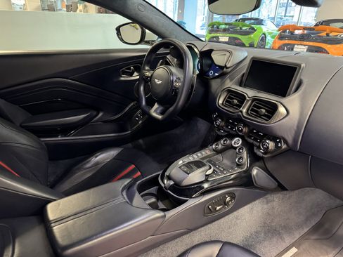 Used 2020 Aston Martin V8 Vantage Coupe image 15