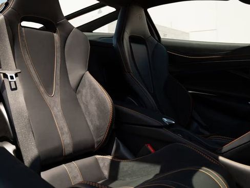 Used 2025 McLaren 750S image 8