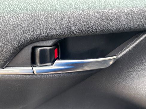 Used 2019 Toyota Camry LE image 7