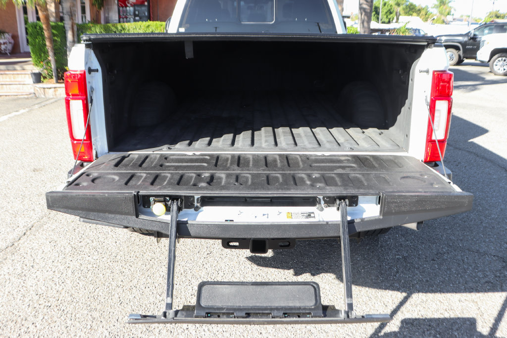 Used 2022 Ford F250 Lariat w/ Black Appearance Package AWD/4WD image 9