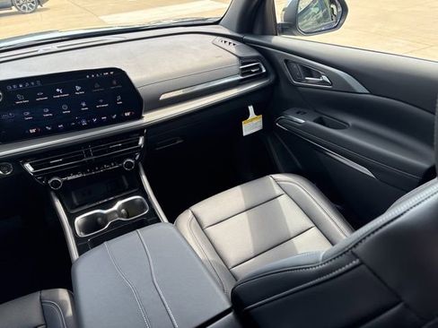 New 2026 Chevrolet Traverse LT w/ Driver Confidence Package AWD/4WD image 29