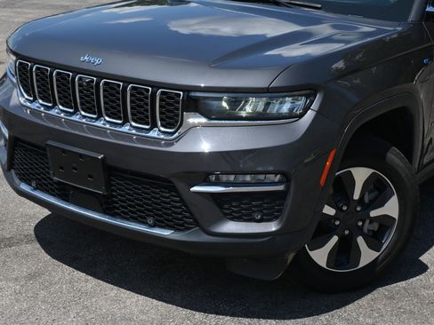 Used 2023 Jeep Grand Cherokee 4WD 4xe w/ Luxury Tech Group II image 13