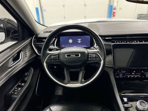 Used 2022 Jeep Grand Cherokee Limited AWD/4WD image 11