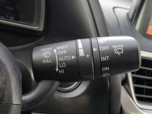 Used 2017 MAZDA MAZDA3 Touring image 28