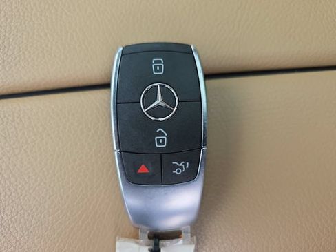 Used 2024 Mercedes-Benz GLE 350 4MATIC w/ AMG Line Exterior image 36