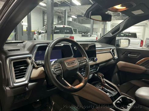 Used 2023 GMC Canyon Denali image 15