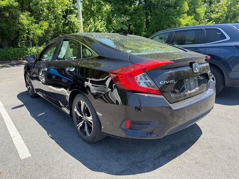Used 2018 Honda Civic Touring image 3