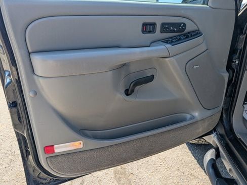 Used 2005 Chevrolet Tahoe Z71 w/ Preferred Equipment Group AWD/4WD image 9