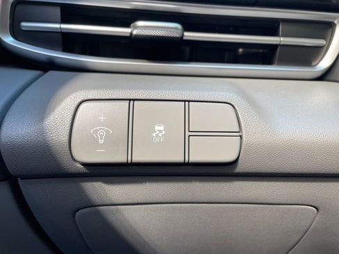 Used 2025 Hyundai Elantra Sport image 26