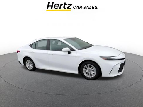 Used 2025 Toyota Camry LE image 1