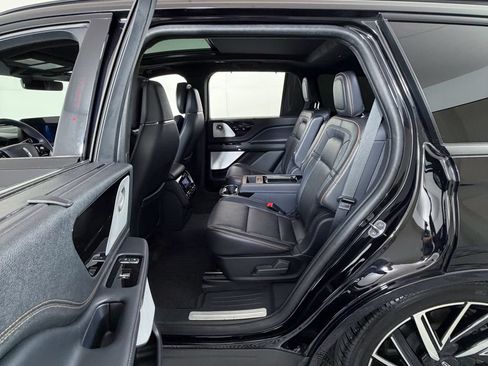 Used 2025 Lincoln Aviator Black Label w/ Jet Appearance Package AWD/4WD image 9