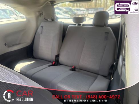 Used 2023 Toyota Sienna LE image 8