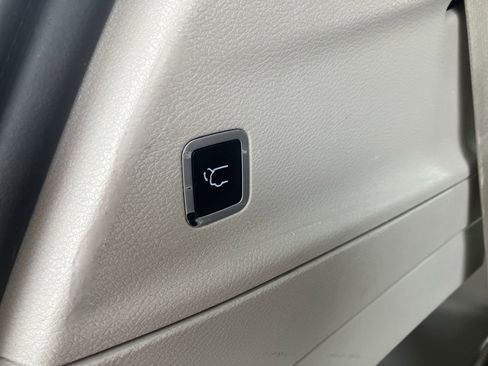 Used 2022 Chrysler Pacifica Touring-L image 22