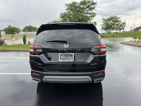 Used 2025 Honda Pilot Elite image 4