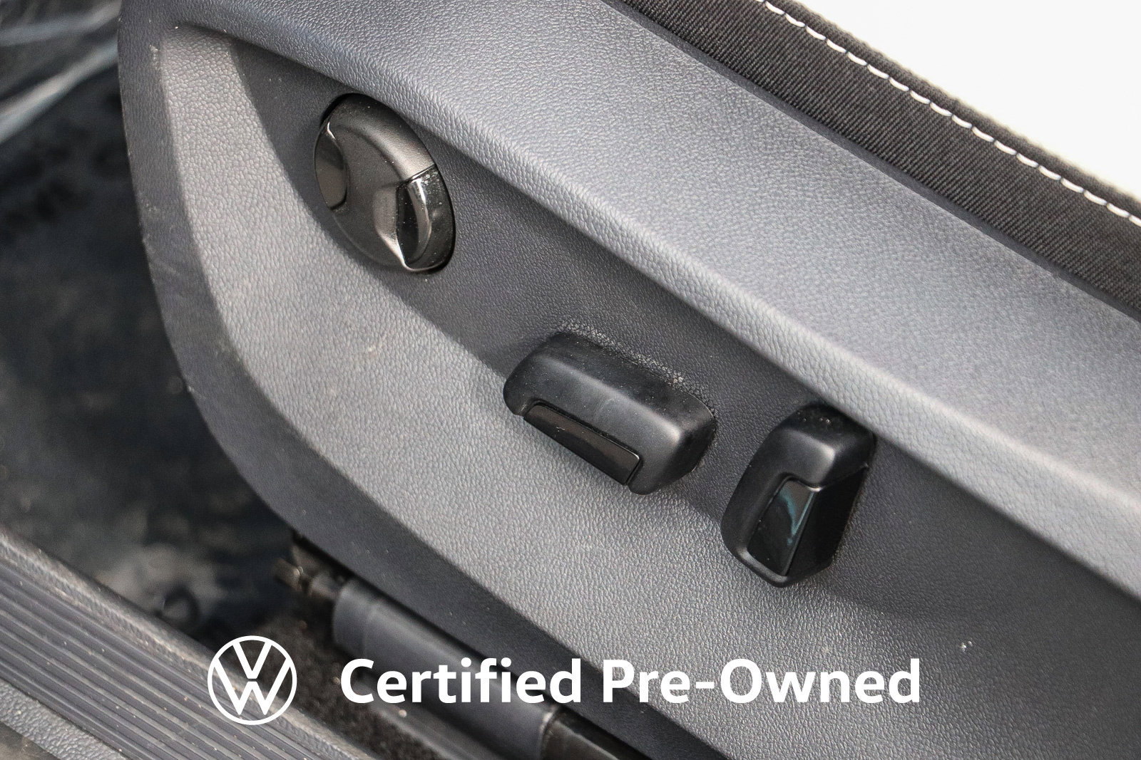 Used 2025 Volkswagen Taos SE FWD image 21