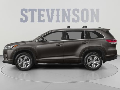 Used 2019 Toyota Highlander XLE AWD/4WD image 3