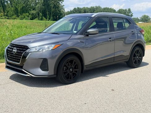 Used 2024 Nissan Kicks SV FWD image 1