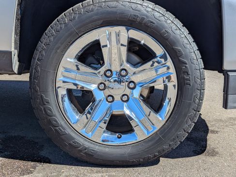 Used 2018 Chevrolet Silverado 1500 Custom w/ Custom Value Package AWD/4WD image 46