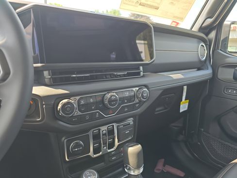 New 2025 Jeep Gladiator Sport image 24