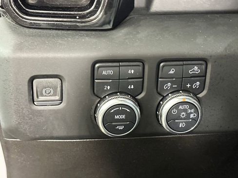 Used 2024 GMC Sierra 2500 AT4 w/ AT4 Premium Plus Package image 19