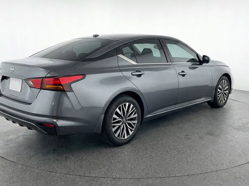 Used 2025 Nissan Altima 2.5 SV image 9