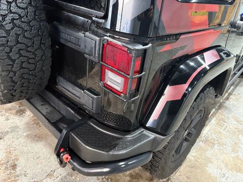 Used 2017 Jeep Wrangler Unlimited Sahara image 25