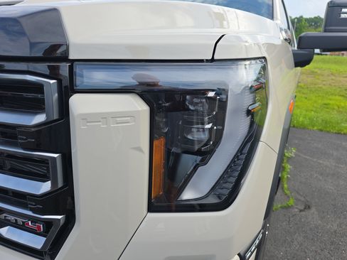 New 2026 GMC Sierra 2500 AT4 w/ AT4 Premium Plus Package AWD/4WD image 8