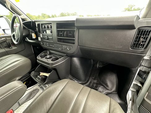 Used 2021 GMC Savana 3500 Extended w/ Power Convenience Package RWD image 29