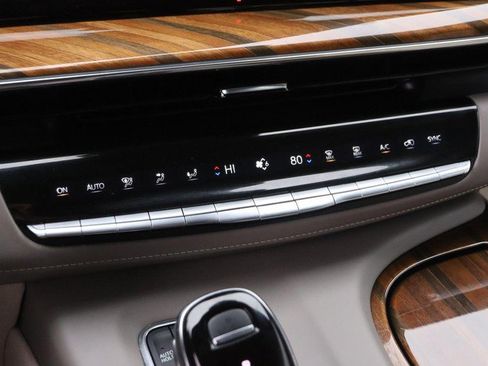 Used 2024 Cadillac Escalade Sport Platinum w/ LPO, ONYX Package image 21