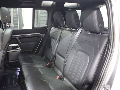 Used 2022 Land Rover Defender 110 SE image 29