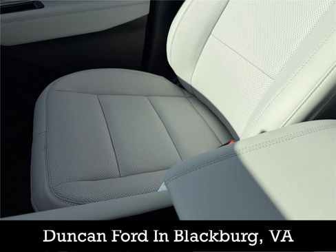 New 2026 Ford Explorer Platinum w/ LUX Leather Package AWD/4WD image 22