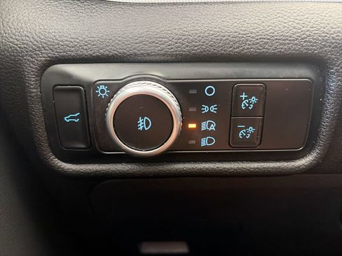 Used 2023 Ford Explorer XLT w/ Equipment Group 202A RWD image 18