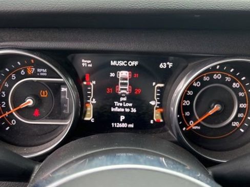 Used 2018 Jeep Wrangler Unlimited Sahara image 5