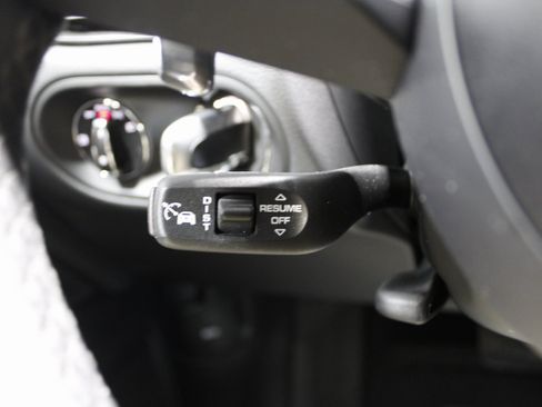 Used 2025 Porsche Macan image 30