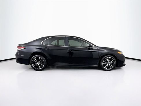 Used 2018 Toyota Camry SE w/ Convenience Package FWD image 10