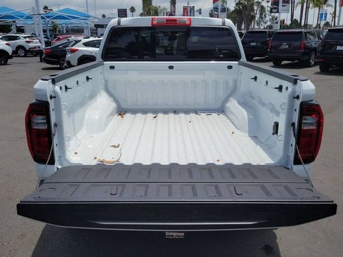 Used 2026 GMC Canyon AT4 w/ Technology Plus Package AWD/4WD image 27